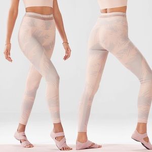 Fabletics Define Hi-Rise 7/8 Leggings Calypso Print Size Small